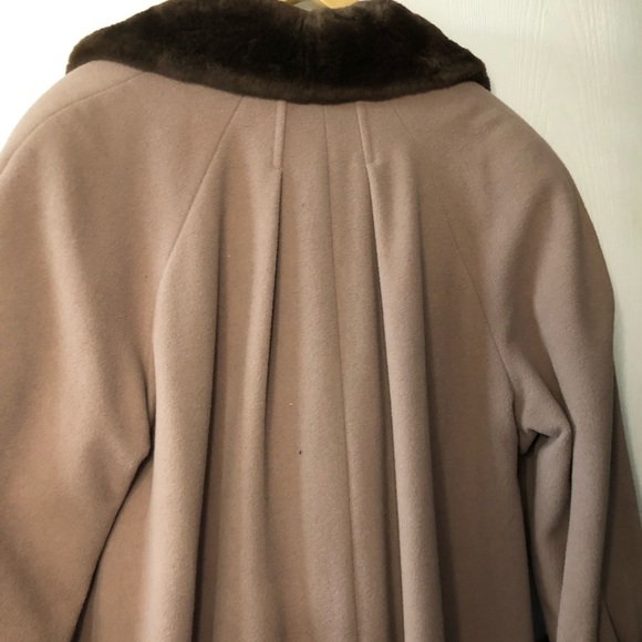 Vintage long women’s dress coat. - Picture 8 of 9